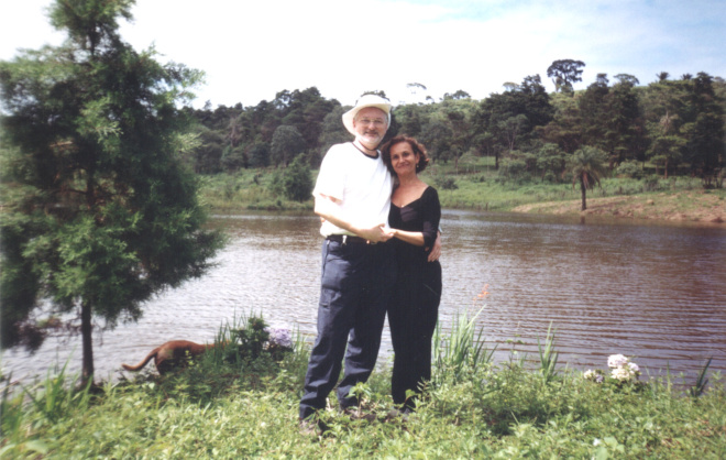 Dayse and Rob on Itamar Melgaço's farm Jan 2004