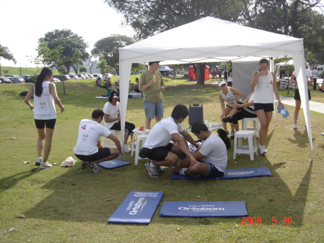 At the tent of MG Runners at Lake Pampulha.